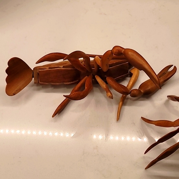 Hand carved wooden crab 🦀 and lobster 🦞. Hand made in the Bahamas - Picture 7 of 11